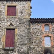 Pierres en boutisse, pour adjonction de bâtiment